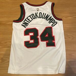 Milwaukeeee Bucks Giannis Antetokounmpo Swingman Nike Jersey